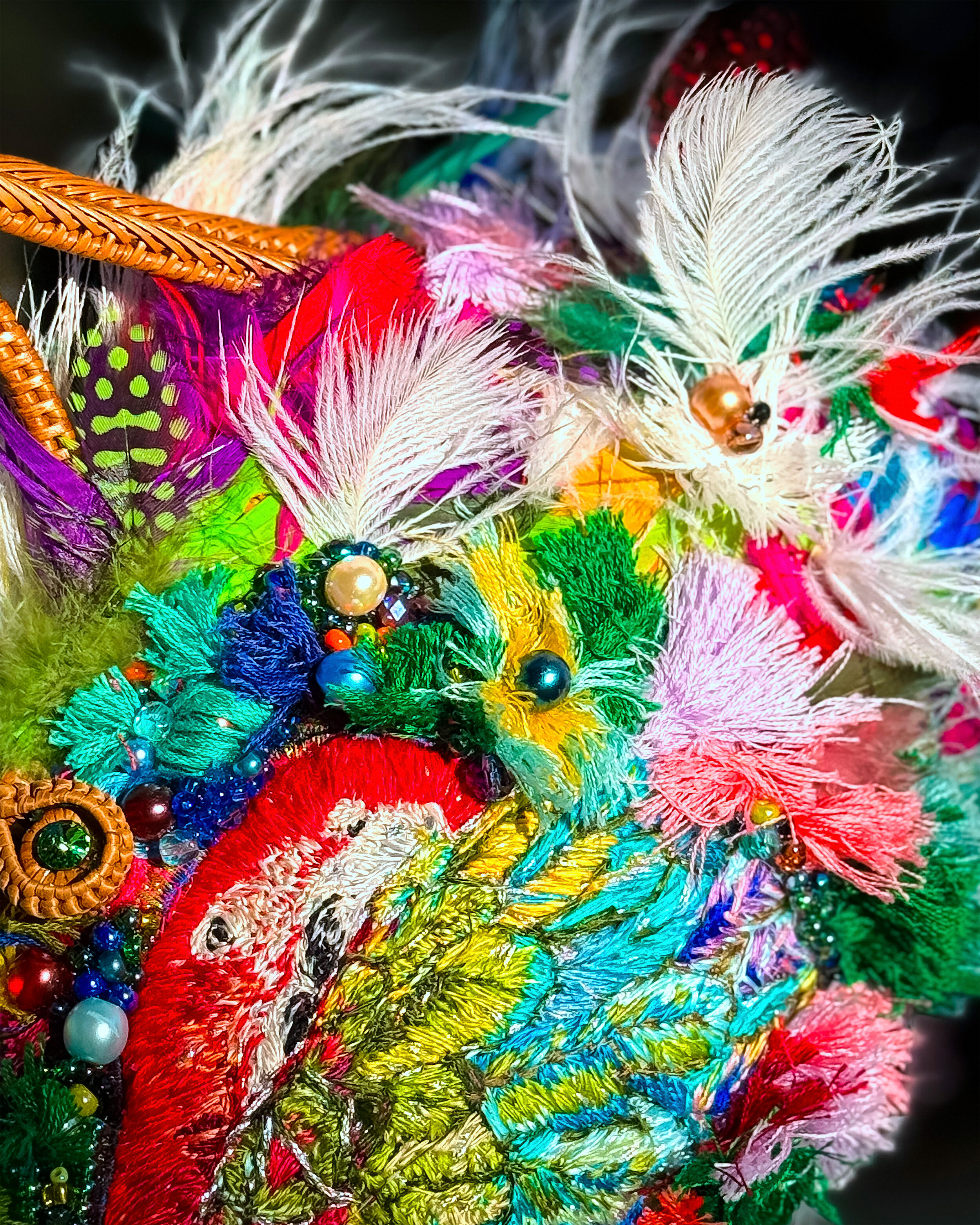 Le Jardin de Plumes — détail plumasserie et broderies