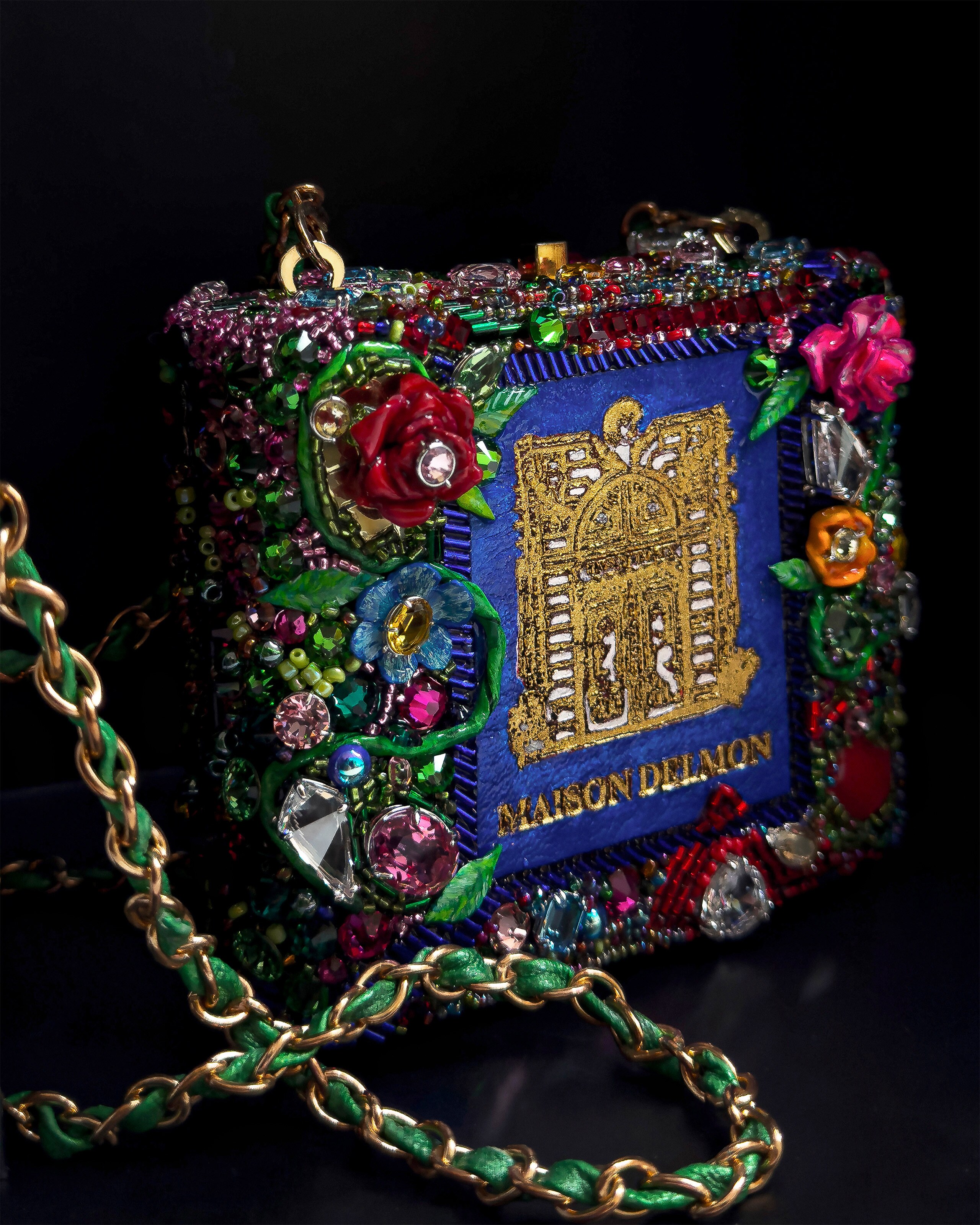 Le Papillon — pochette mixte, sertissage et broderies, blason or