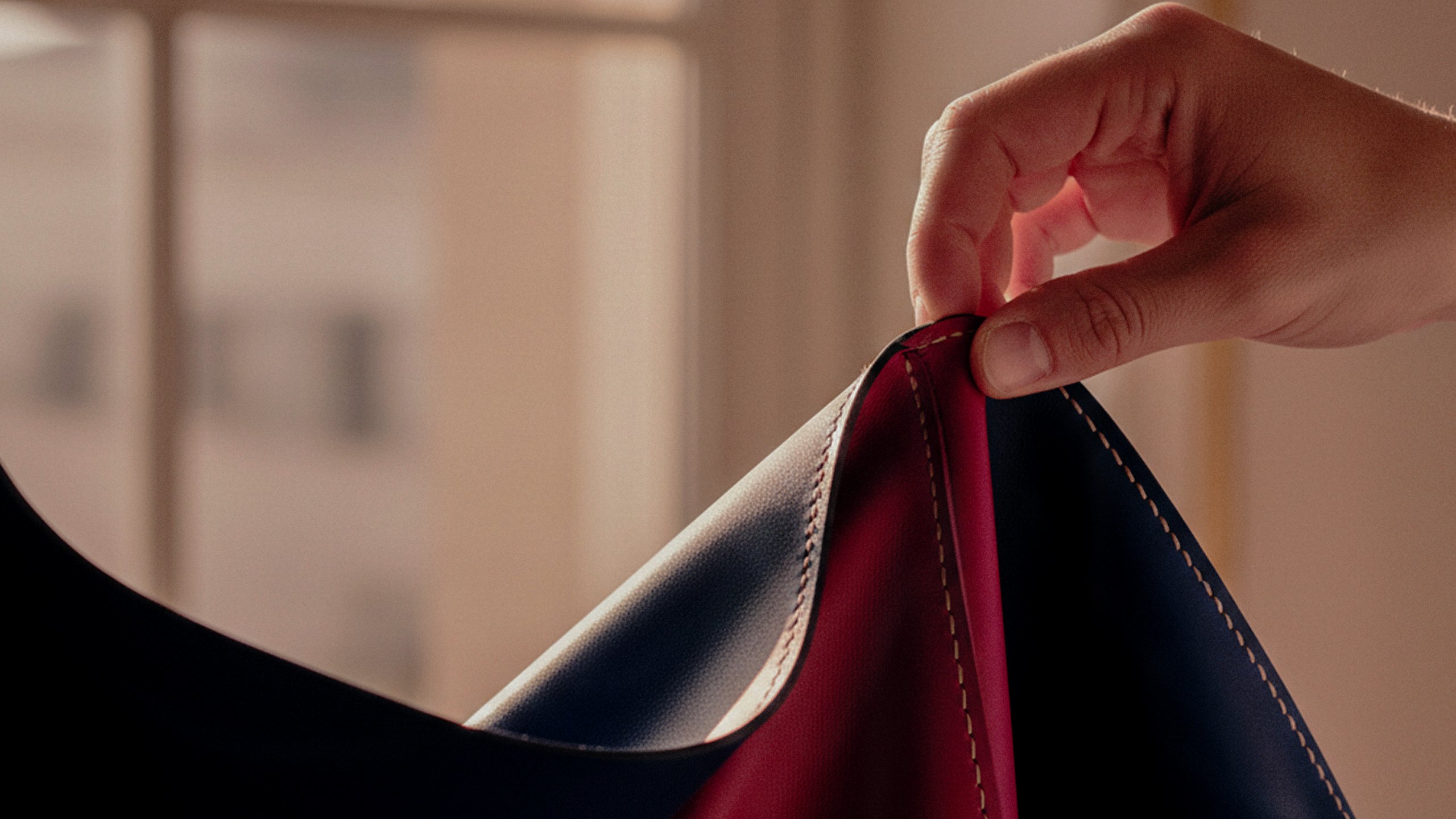 Maroquinerie d'art — cuir, geste de couture